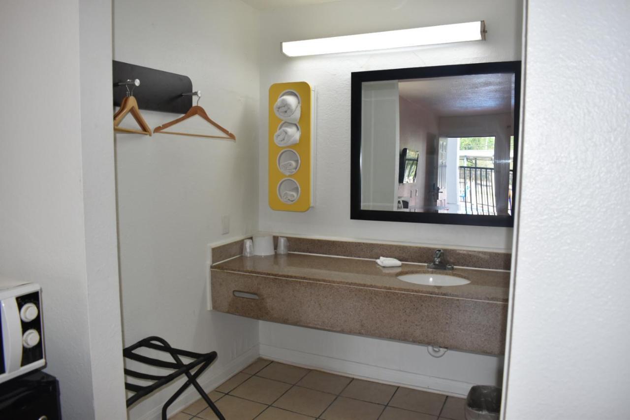 Motel 6 Lake Charles, La Экстерьер фото