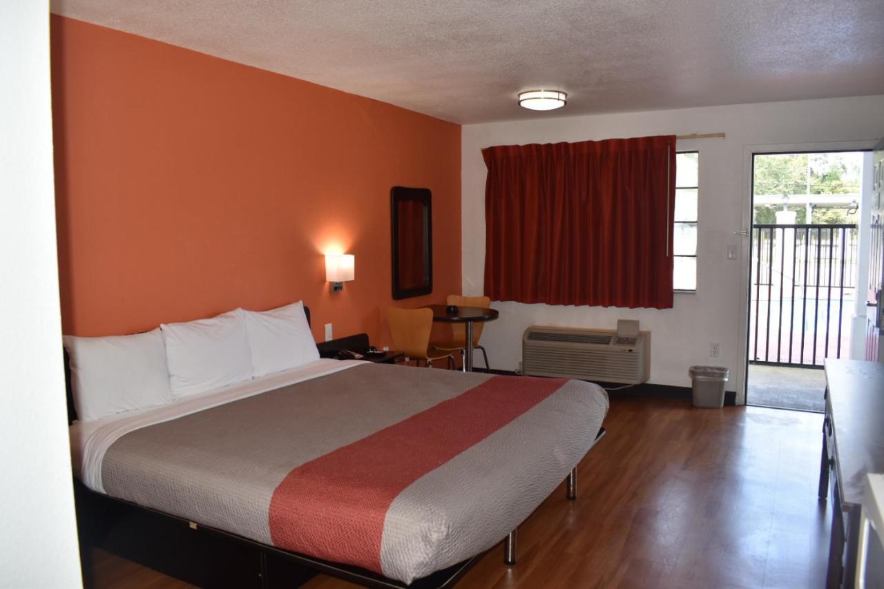 Motel 6 Lake Charles, La Экстерьер фото